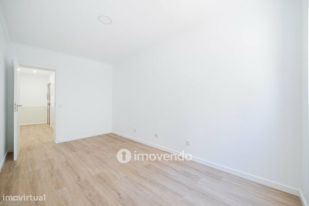 Apartamento T1 remodelado e com cozinha equipada, em Entrecampos