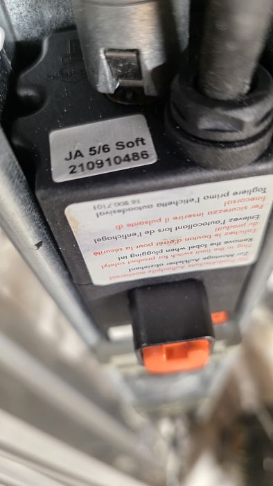 Napęd do żaluzji, markiz,rolet Elero JA5/6