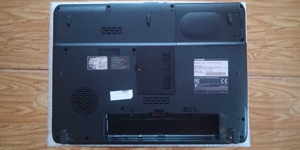 Toshiba Satellite L300 zestaw 3 sztuk zdekompletowanych laptopów