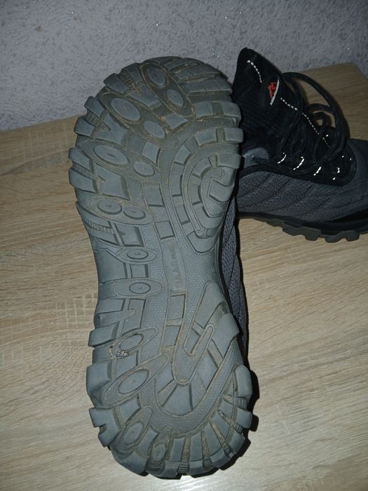 Кросівки осінь-зима б/у