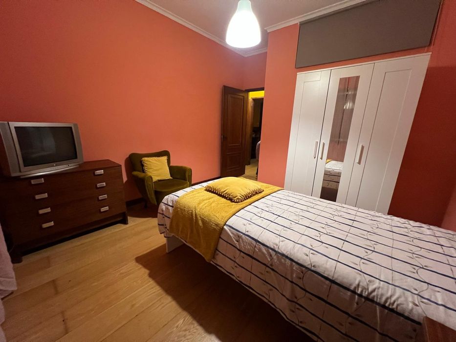 Quarto mobilado em apartamento T3