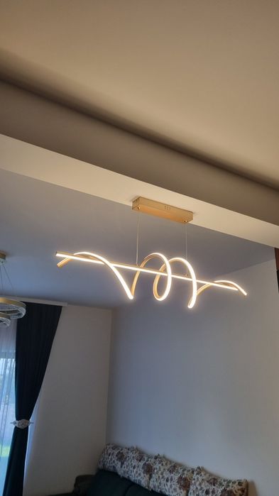 Sprzedam lampę wiszącą Serpent złota LED