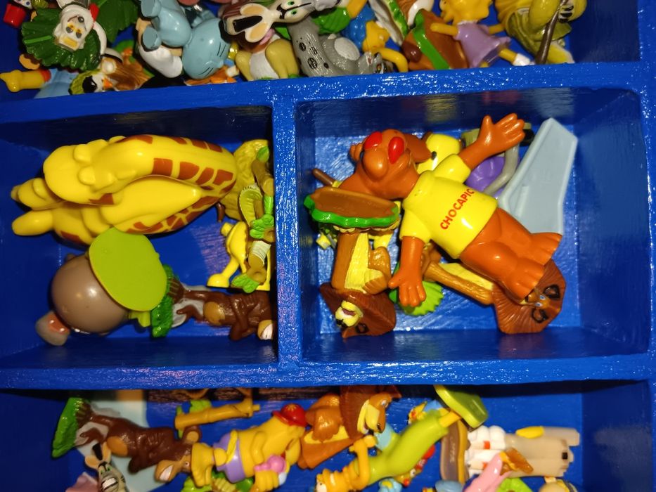 Várias figuras raras/bonecos