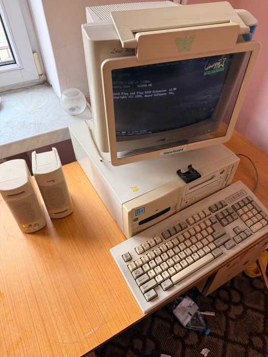 Retro komputer Pentium 133 MHz Windows 98 + CRT + Sound Blaster 16 KOMPLET