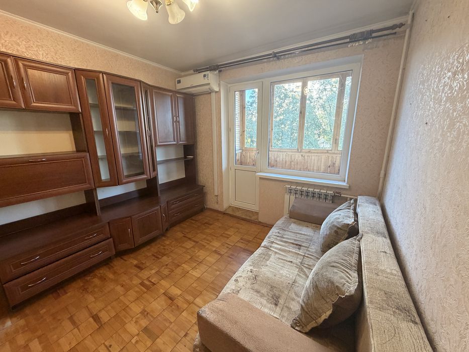 Продам 2-комнатную квартиру в Дарницком районе, ул. Севастопольская, 19