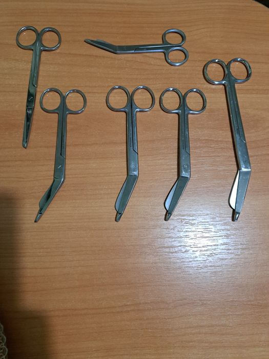 Медицинские ножницы для снятия повязок