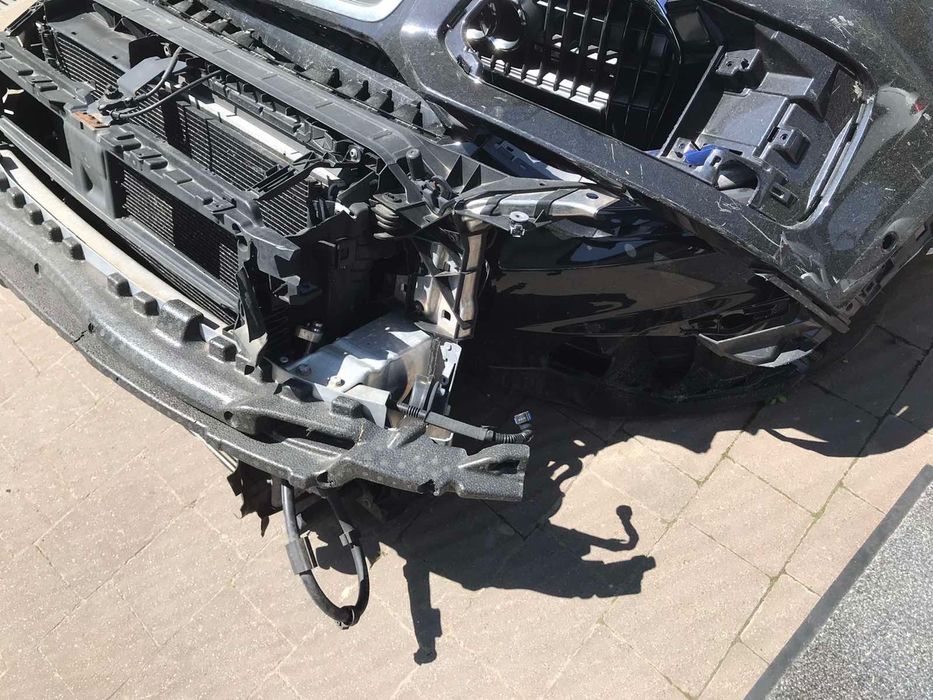 Передня панель радіаторів(телевізор)Audi A4/A5 B9 2016-