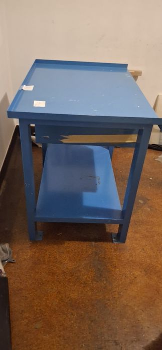 Banca ou mesa em aço Galvanizado com uma gaveta