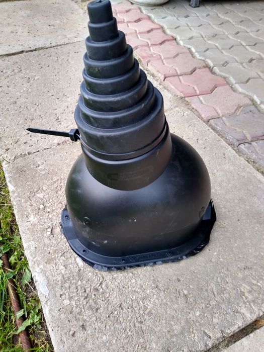 Przejście antenowe do blachodachówek