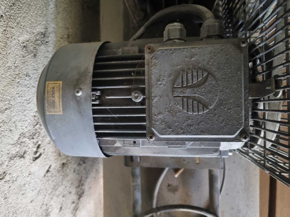 Compressor AEG trifásico