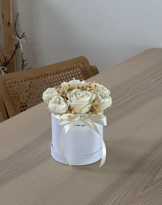 Bouquet de flores e velas / Caixa de flores e velas