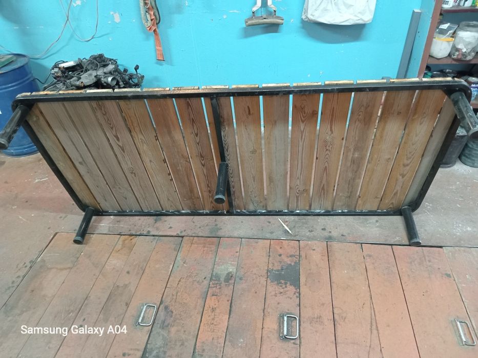 Продам кровать без матраса