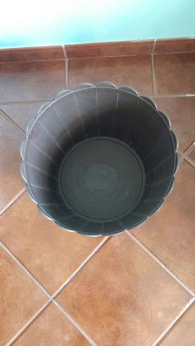 Vaso castanho para interior ou exterior