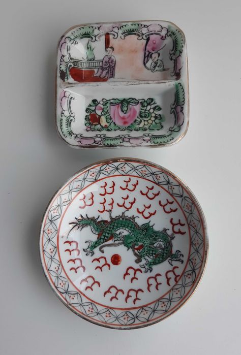 Duas Tacinhas Antigas em Porcelana Oriental