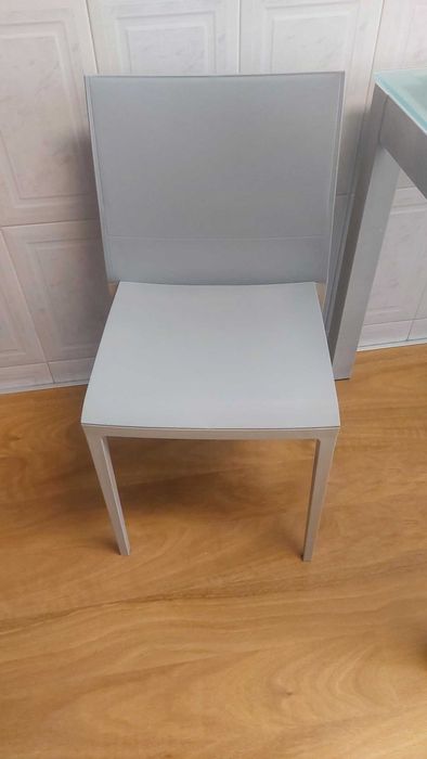 Mesa de cozinha e 4 cadeiras