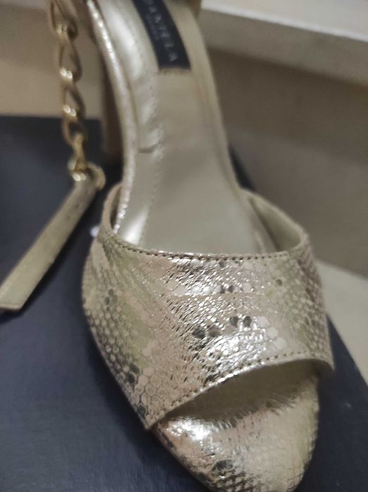 Sandálias 38 douradas de cerimónia Daniela Shoes