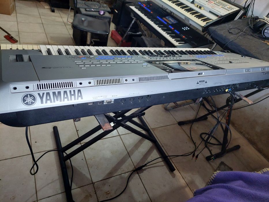 Yamaha Tyros 5, 76 teclas,sem qualquer marca de uso