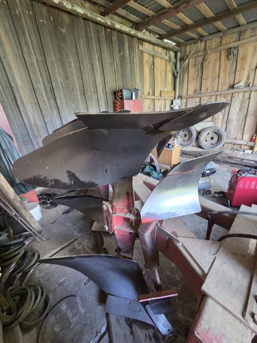 Pług NAUD 3 skibowy obrotowt
