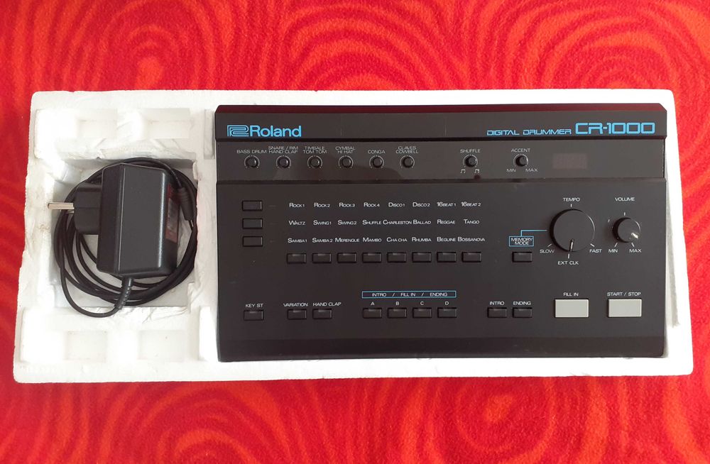 Roland CR-1000, caixa de ritmos 'vintage'