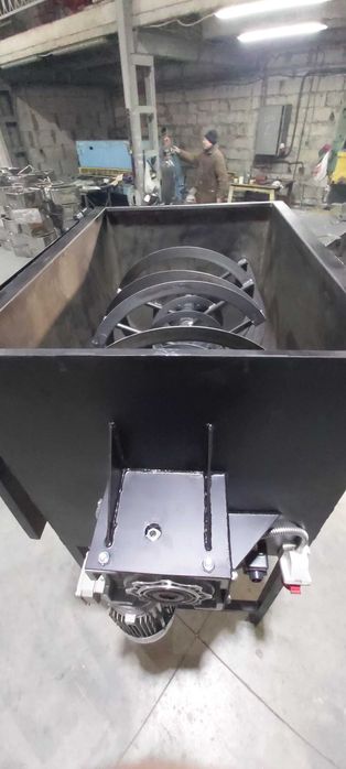 Кормозмішувач  горизонтальний,,змішувач кормів.