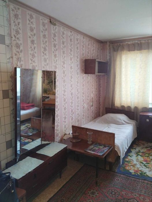 Здається кімната в Металургійному районі.