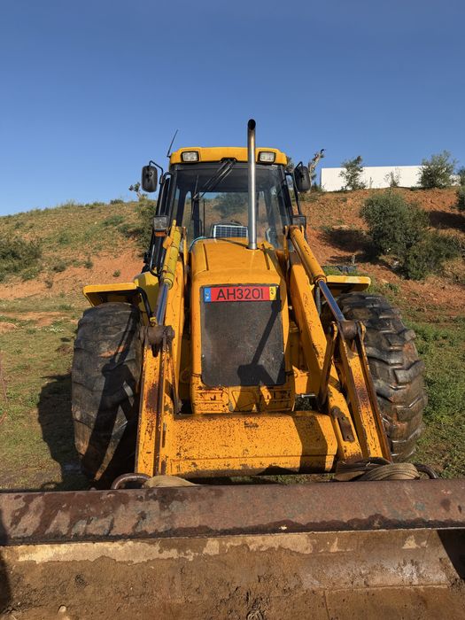 Jbc 4 cx 2001 com 7500 horas