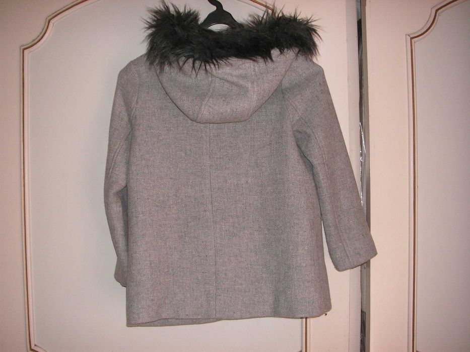 Casaco de Fazenda Cinzento com Capuz Zara T//7 Anos