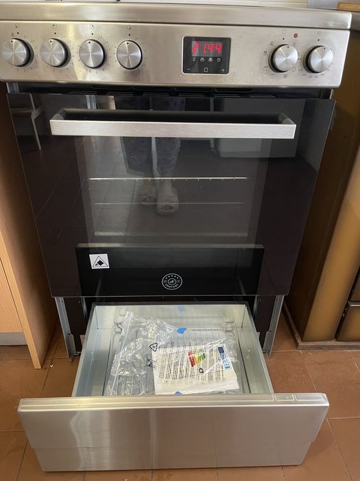 Placa de indução com forno elétrico