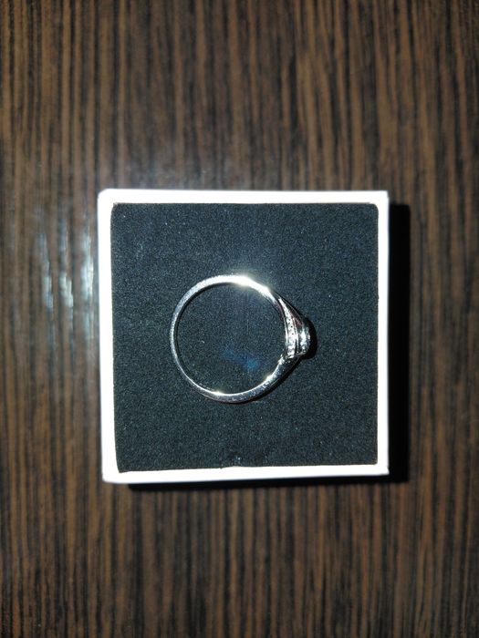 Каблучка срібна перстень з муасанітом