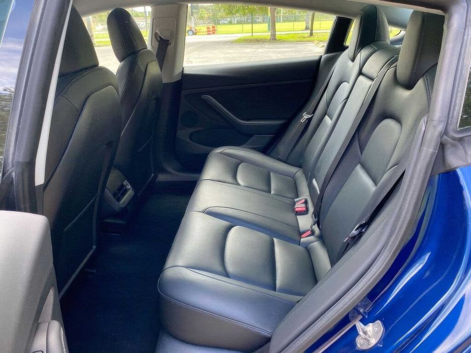 Tesla Model 3      2022