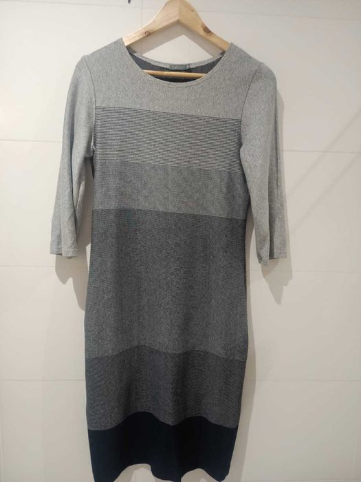 Elegancka dzianinowa sukienka z rękawem 3/4