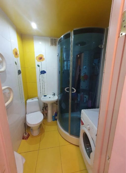 Здається 1- кімнатна ЦЕНТР квартира на довготривалий термін