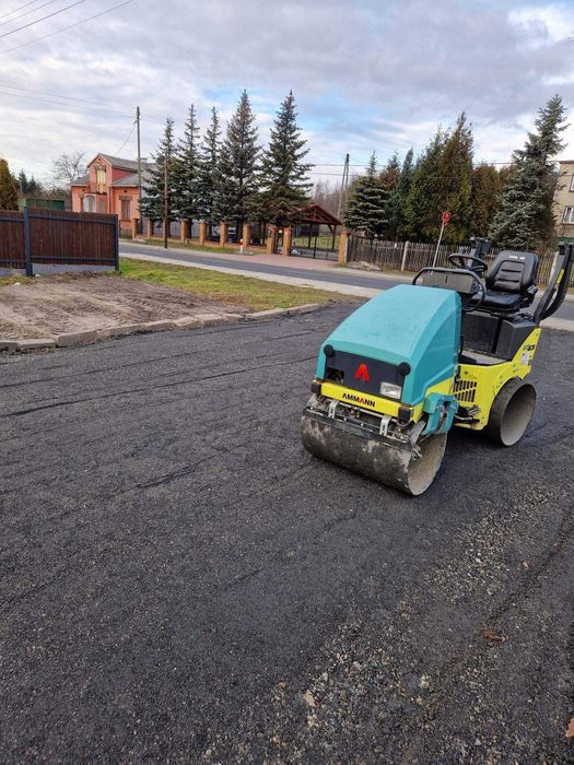 Prace ziemne minikoparka z wiertnicą i młotem | Koparko-ładowarka