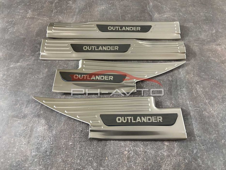 Mitsubishi Outlander 2022+ Накладки на пороги внутрішні на пластик