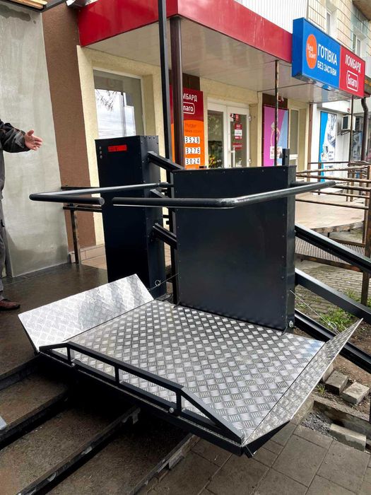 Похилий підйомник для маломобільних груп населення