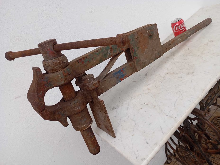 Torno Antigo de Ferreiro com Haste Enorme Raro Ferramenta Funcional