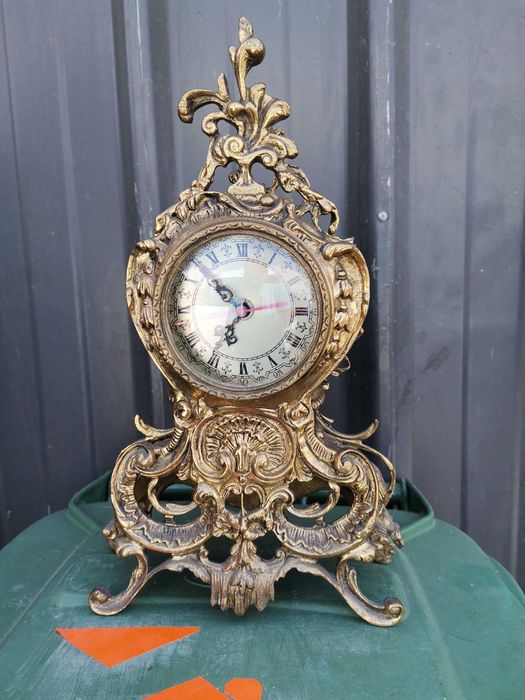 Relogio em latão antigo