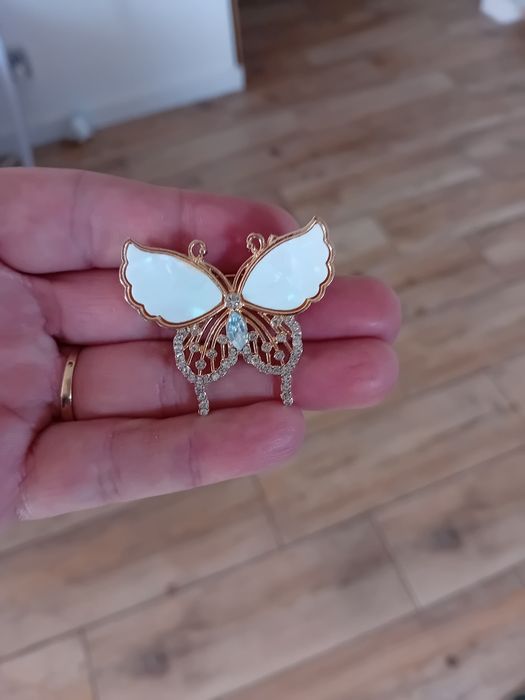 Wykwintna elegancka broszka z cyrkoniami motyl Nowa