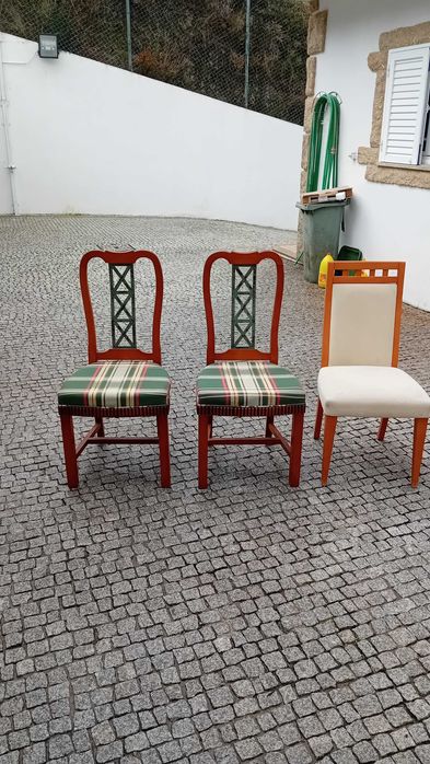 Cadeiras e mesa infantil