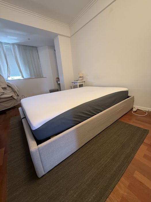 Cama bege de tecido