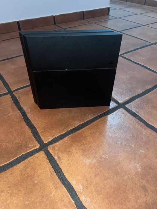 Ps4 , 1tb com varios jogos incluidos