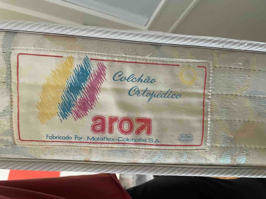 Colchão de Solteiro 195x95x17 cm – Firme e em Muito Bom Estado