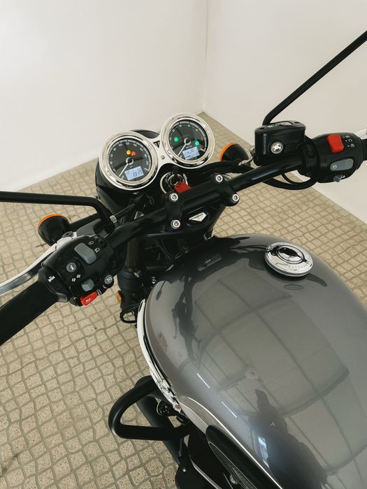 Triumph Bonneville T120 Black