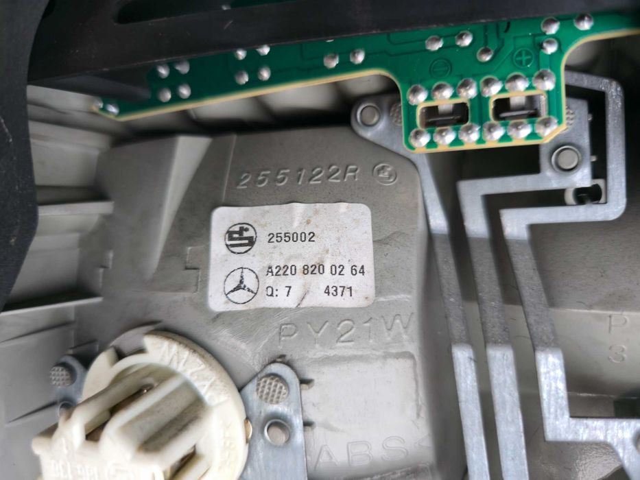 Farolim STOP direito MERCEDES S Class W220 REF: A220.820.026.4