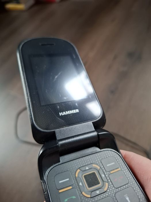 Telefon z klapką. Hammer BOW+
