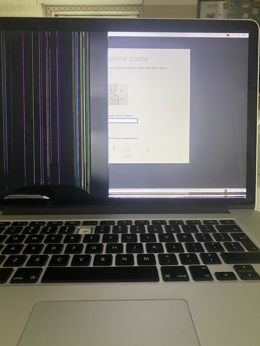 Apple Macbook Pro 15” 2013 ecrã partido