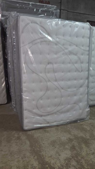 Colchões de molas  e estrados