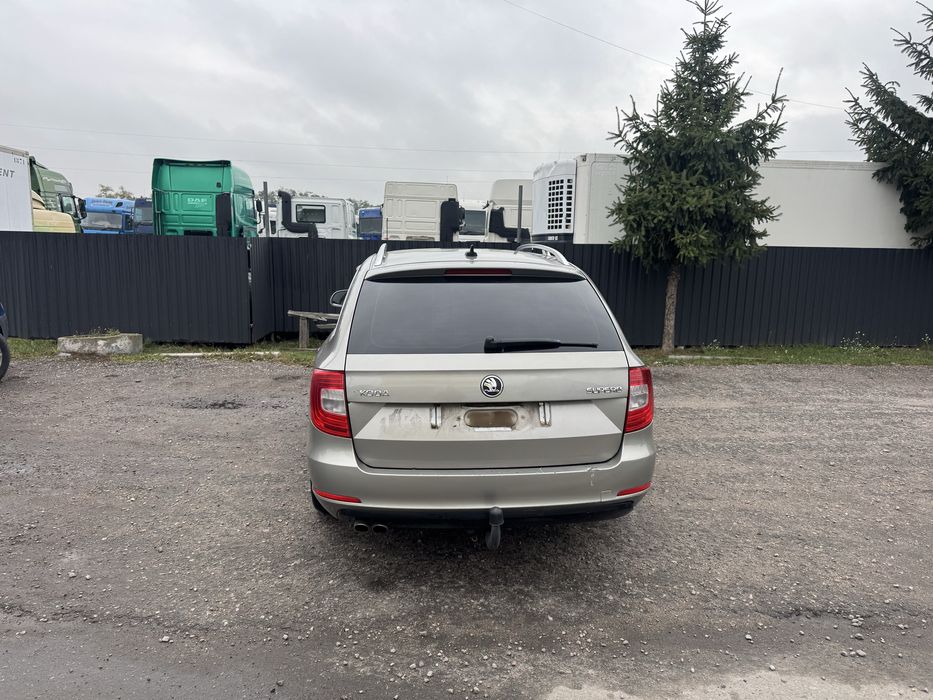 Ляда Кришка Багажніка Superb2 рест Суперб2.3.LF8H-4K4K