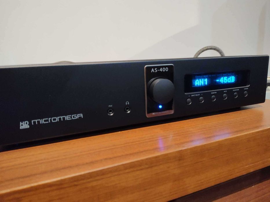Amplificador integrado/streamer Micromega AS-400 c/ DAC