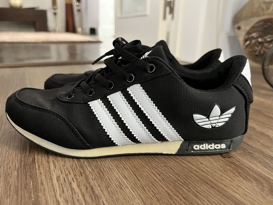 Ténis Adidas Unisex.